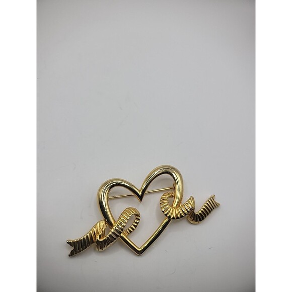 Vintage Brooch Pin Heart Ribbon Ribbed Gold Tone Jewelry Costume - Picture 11 of 11
